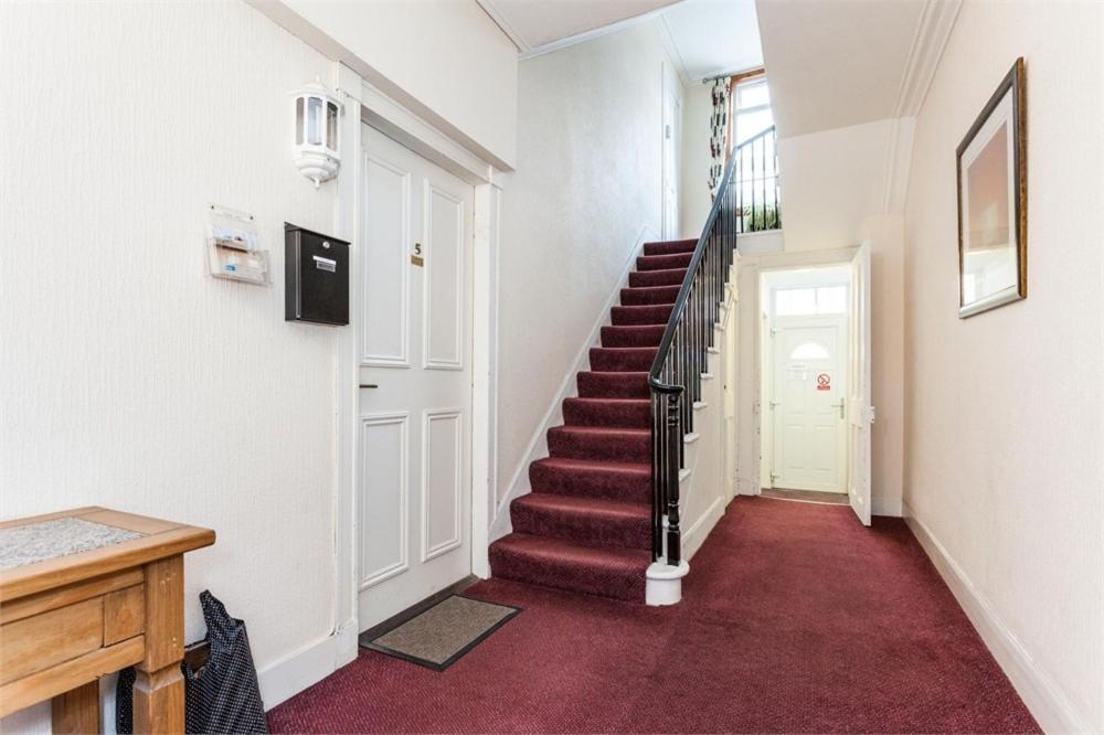 Chapel Street 42b First Floor 1-bedroom Apartment, Center * Абердин