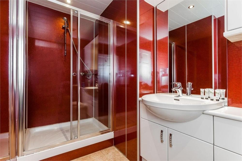Chapel Street 42b First Floor 1-bedroom Apartment, Center * Абердин