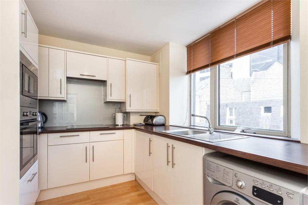 Апартаменты Chapel Street 42b First Floor 1-bedroom Apartment, Center *