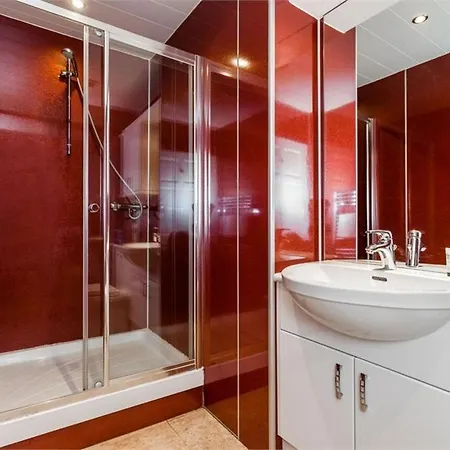 Chapel Street 42B First Floor 1-Bedroom Apartment, Aberdeen City Center Экстерьер фото