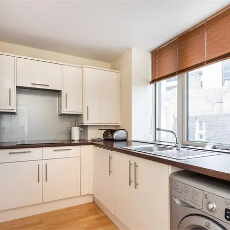 Chapel Street 42B First Floor 1-Bedroom Apartment, Aberdeen City Center Экстерьер фото
